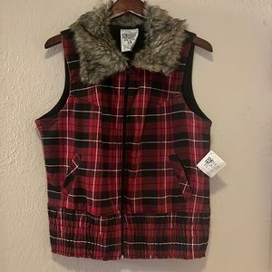 Derek Heart Women's Vest Red and Black Plaid Faux Fur Collar NWT